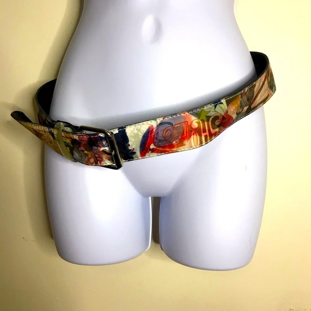 Holographic belt with different photos
